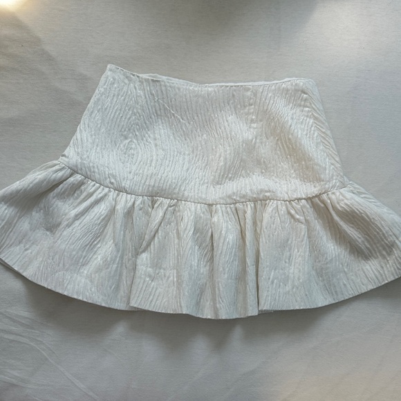 Zara White Textured Mini Skirt - Picture 3 of 5